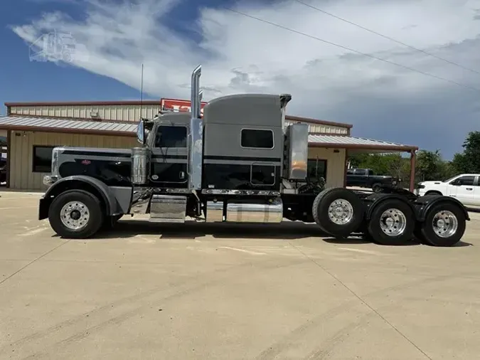 2022 PETERBILT 389