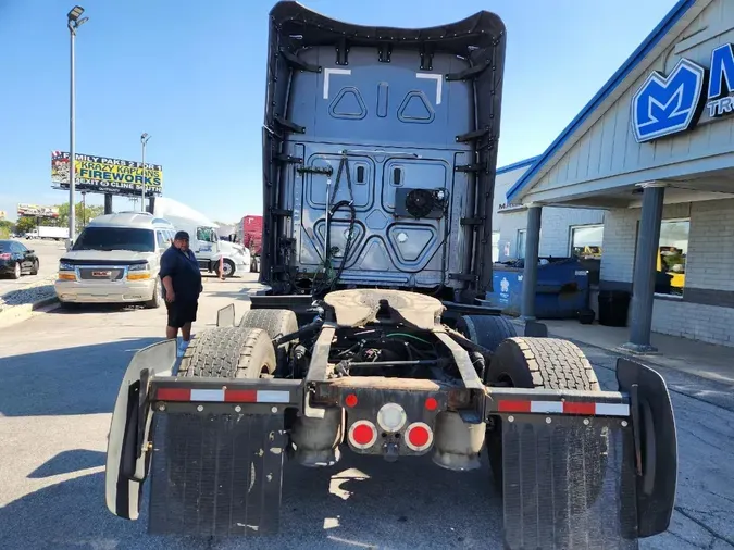 2021 FREIGHTLINER Cascadia 126