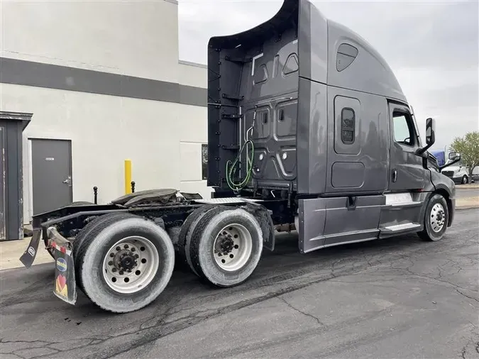 2022 FREIGHTLINER CA126