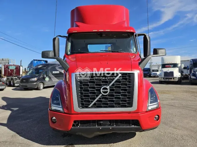 2020 VOLVO VNR64T300