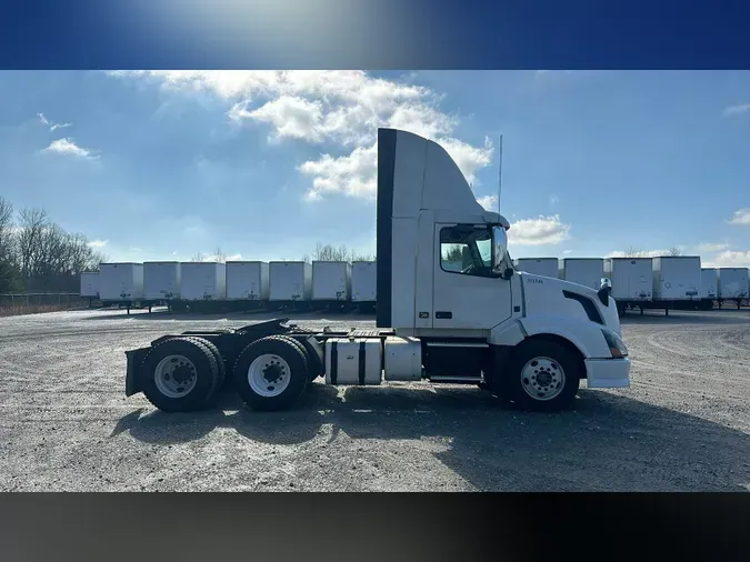 2015 Volvo VNL300