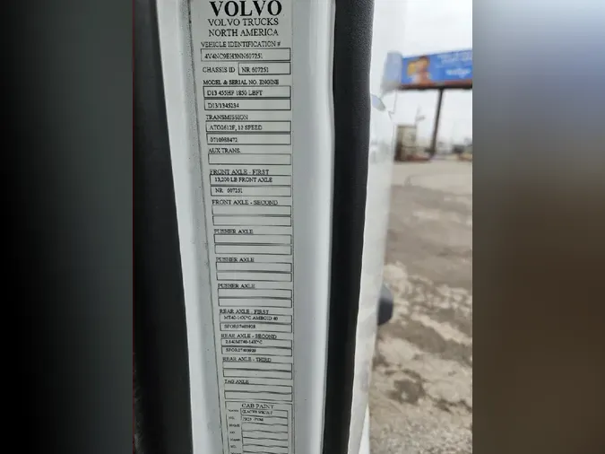 2022 VOLVO VNL64T760