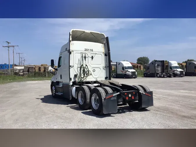 2020 Freightliner Cascadia 126
