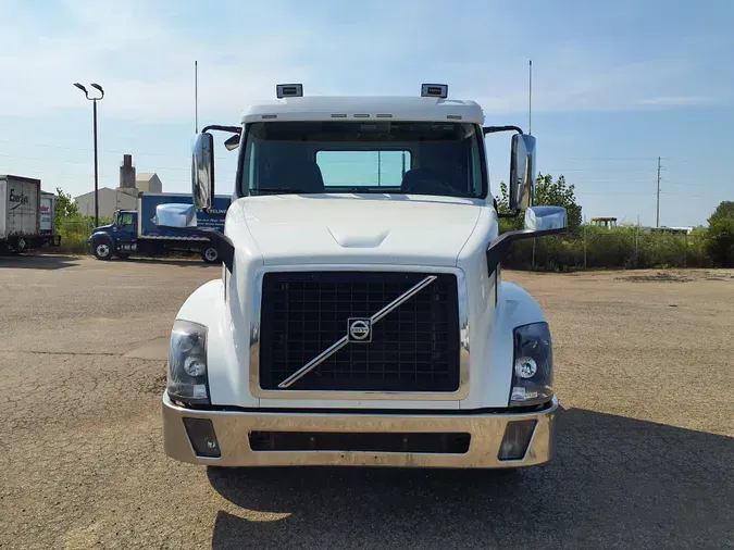 2017 VOLVO VNL64TRACTOR