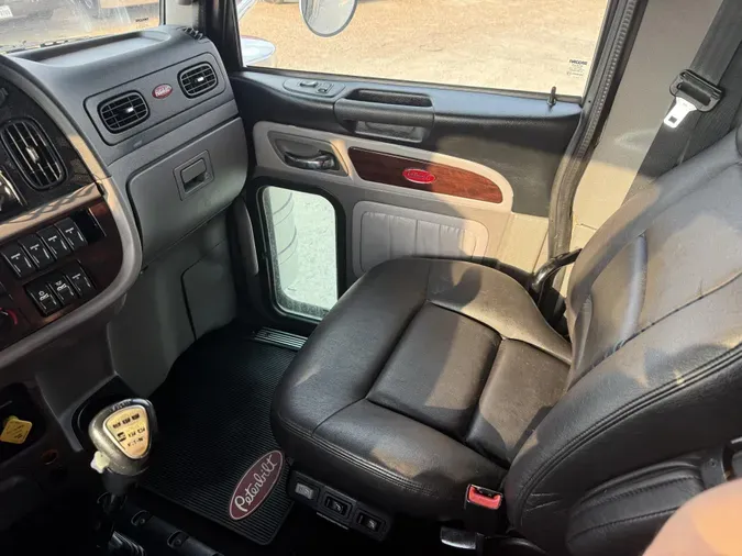 2023 Peterbilt 389