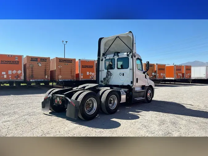 2020 Freightliner Cascadia 126