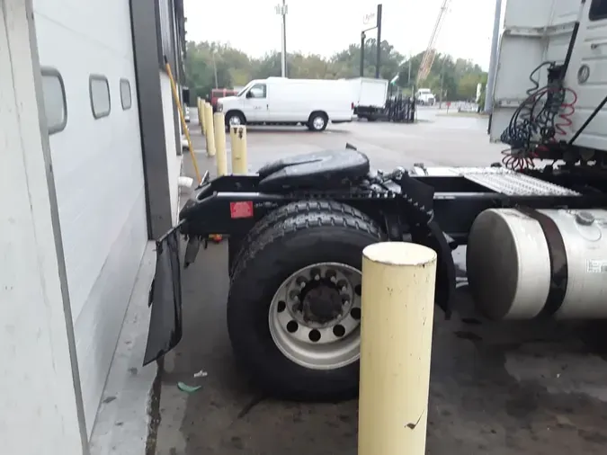 2019 VOLVO VNR42T 300