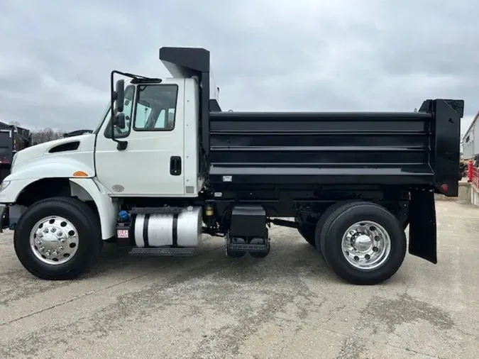 2018 International MV Series Day Cab