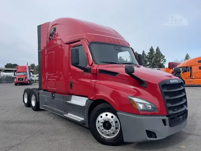 2020 FREIGHTLINER CASCADIA 126