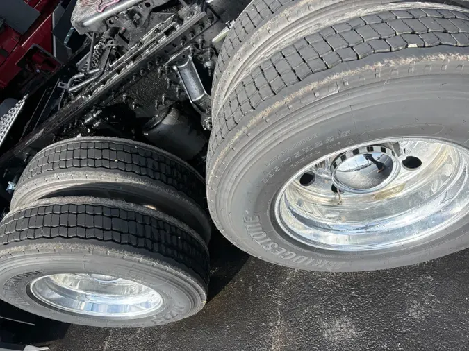 2027 VOLVO TRUCK VNL64TV04