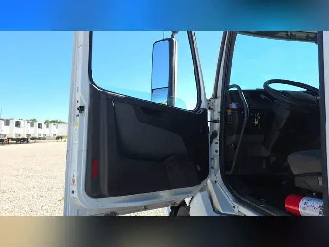 2019 Volvo VNL300