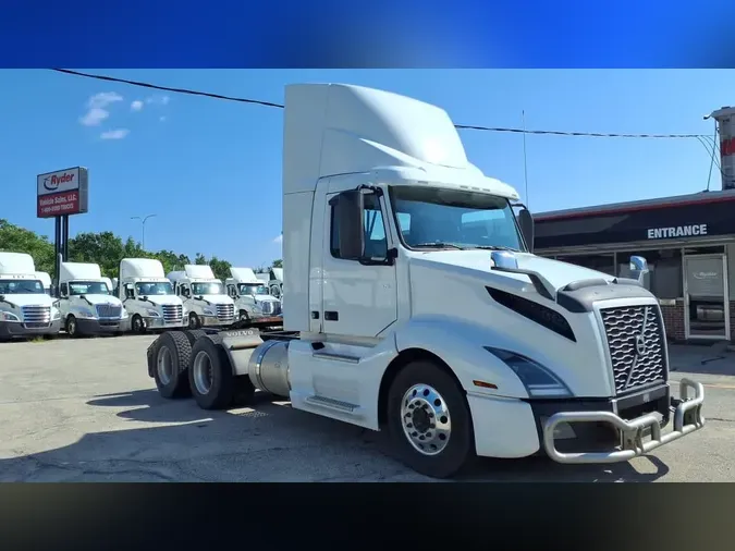 2020 VOLVO VNL64T-300
