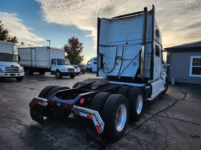 2021 VOLVO VNL64T860