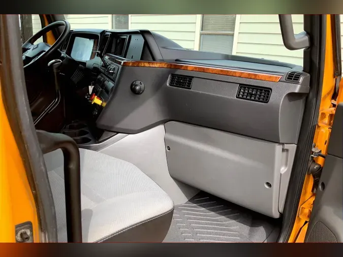 2022 INT LT625 6x4