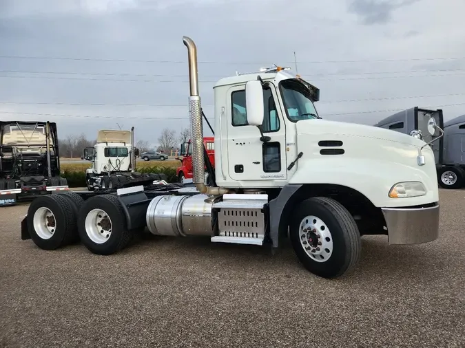 2014 MACK CXU613