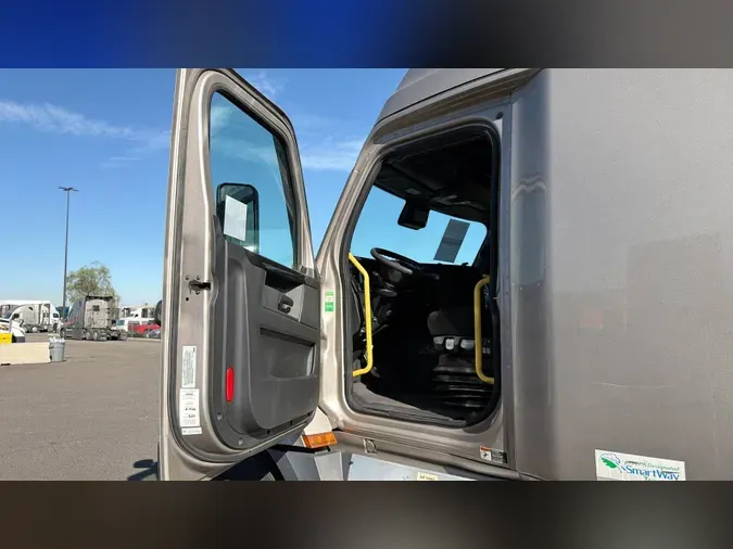 2025 Freightliner Cascadia 126