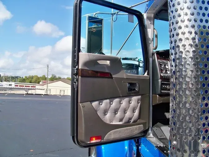 2025 Kenworth W900L