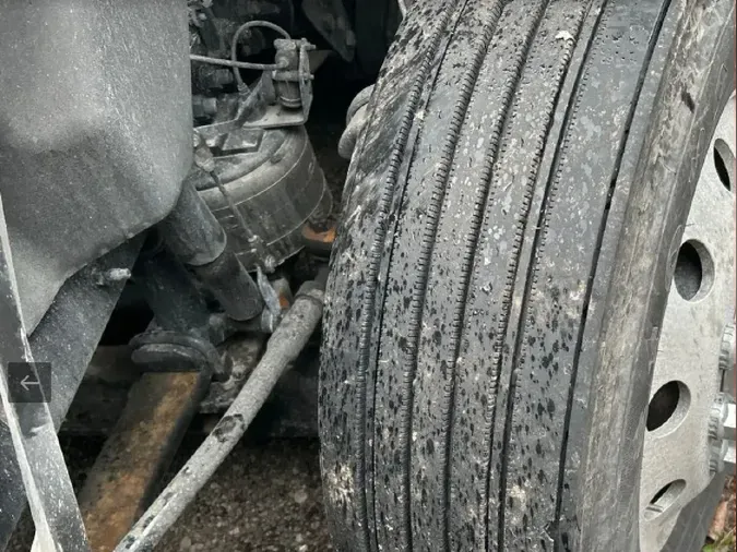 2025 VOLVO VNL64T760