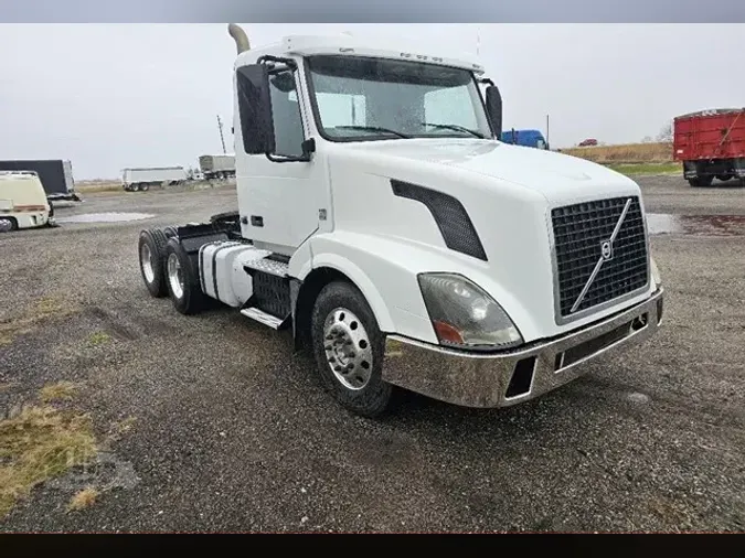 2015 VOLVO VNL64T300