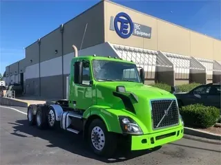 2017 VOLVO VNL84T300