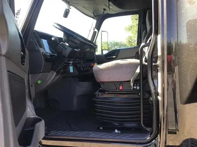 2021 INTERNATIONAL LT625