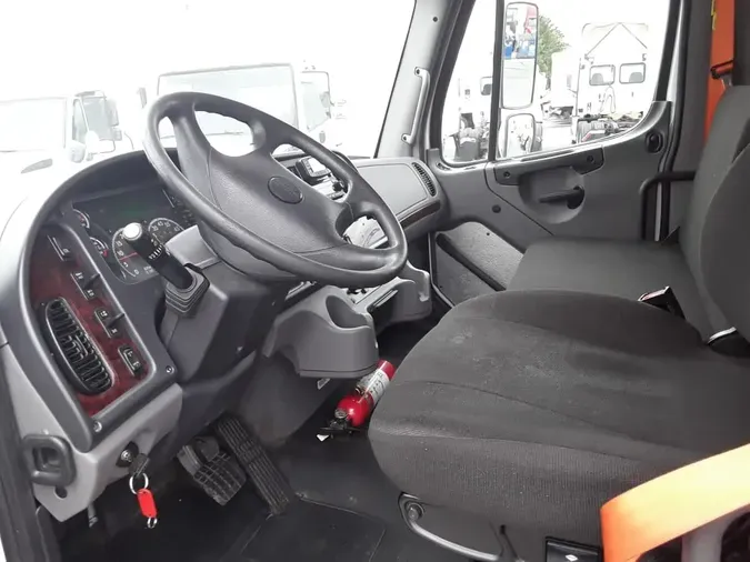 2022 FREIGHTLINER M2 106