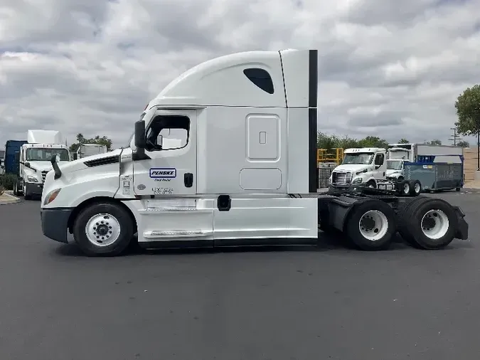 2021 Freightliner T12664ST