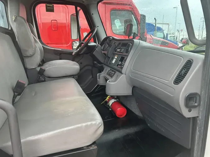 2019 Freightliner M2 106