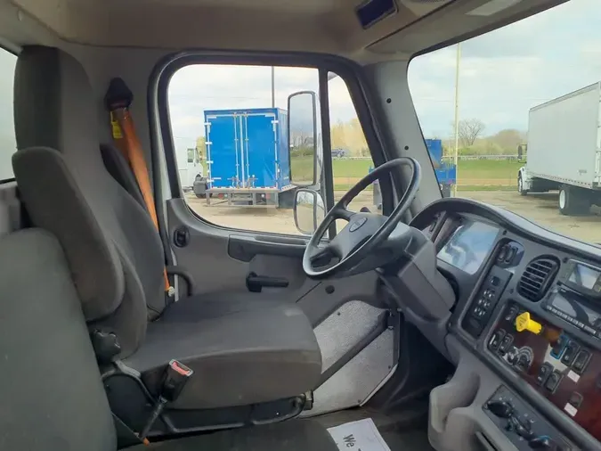 2022 FREIGHTLINER M2 106