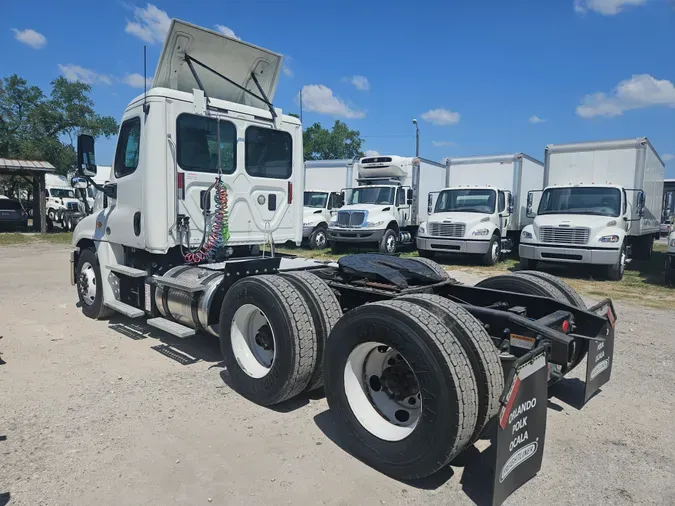 2016 FREIGHTLINER/MERCEDES CASCADIA 125