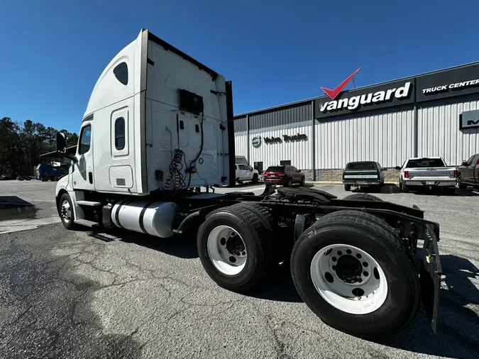 2019 Freightliner Cascadia 126