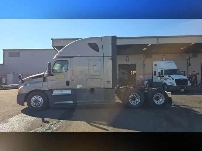 2023 Freightliner Cascadia 126