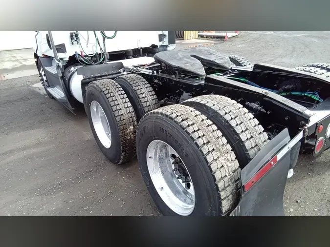 2020 Freightliner Cascadia 126