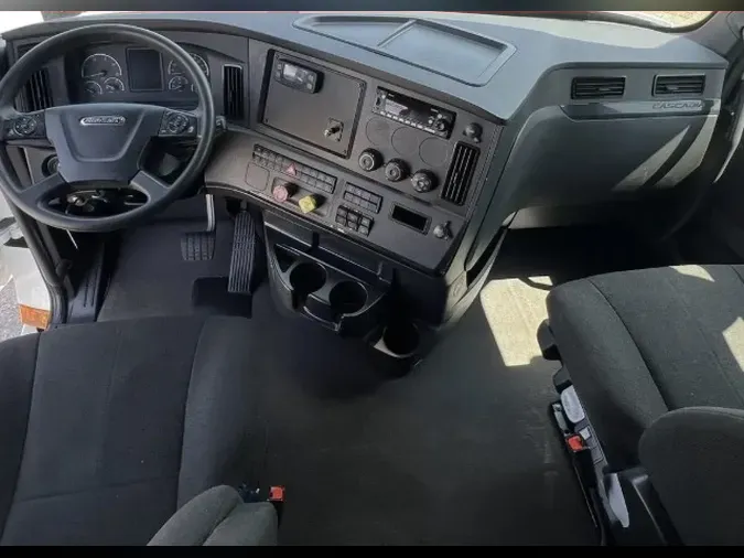 2025 FREIGHTLINER Cascadia 1261b06d052aeedb619b42da4a99814d499