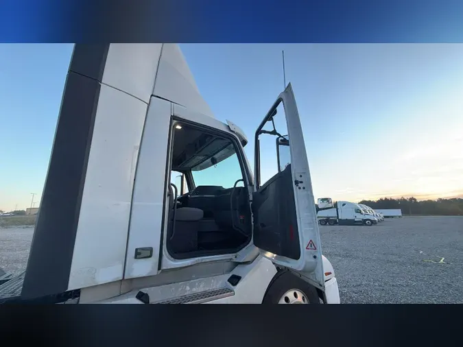 2019 Volvo VNL300