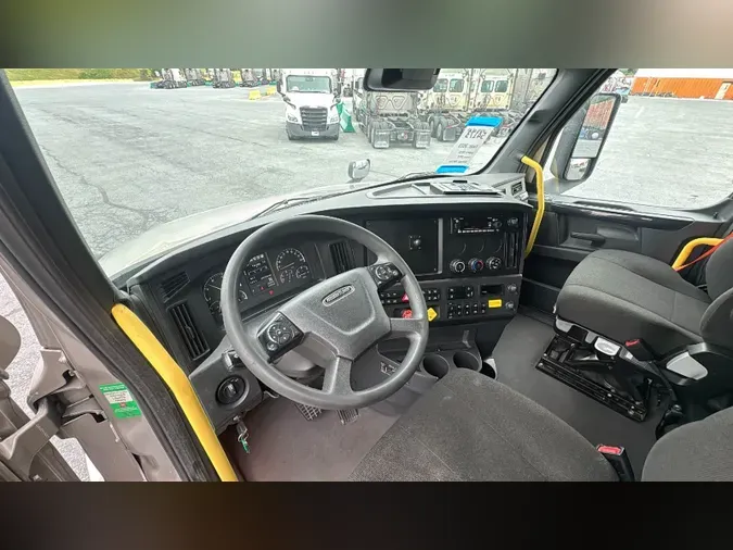 2023 Freightliner Cascadia 126