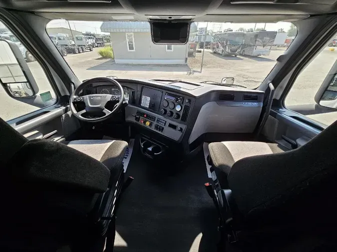 2021 FREIGHTLINER Cascadia 126