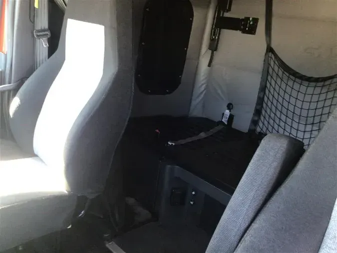 2020 FREIGHTLINER CA116