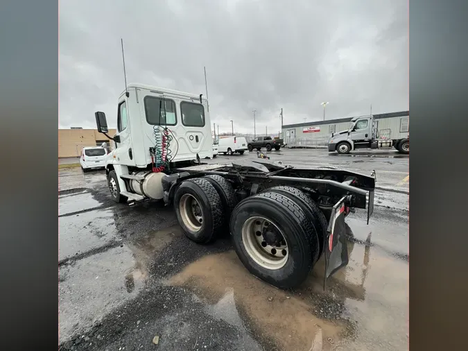 2018 FREIGHTLINER/MERCEDES CASCADIA 125