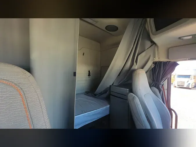 2020 Volvo VNR64T640