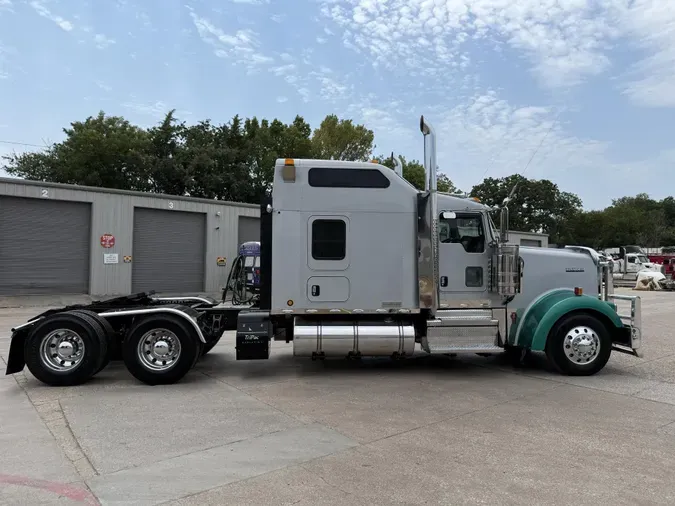 2020 Kenworth W900