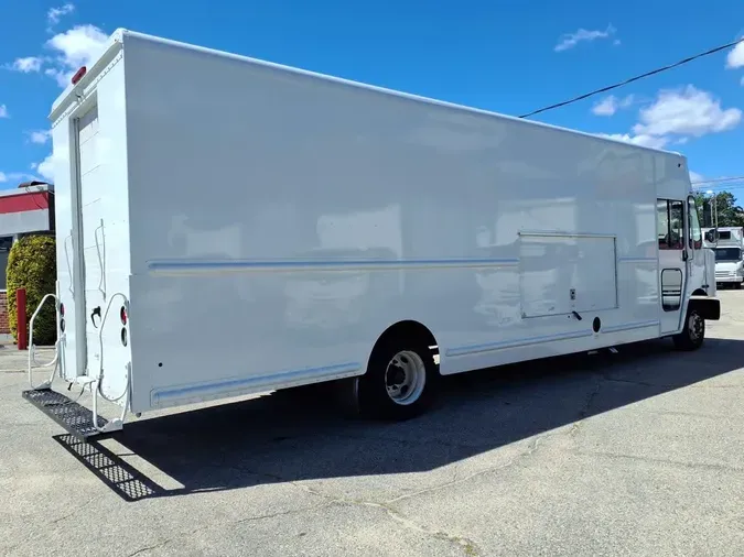 2017 FRTLR CUSTOM CHASSIS CORP MT-55 WALK-IN