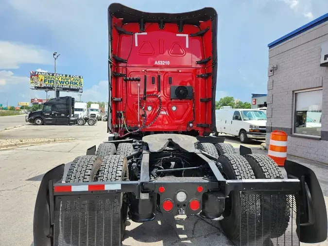 2022 FREIGHTLINER Cascadia 126