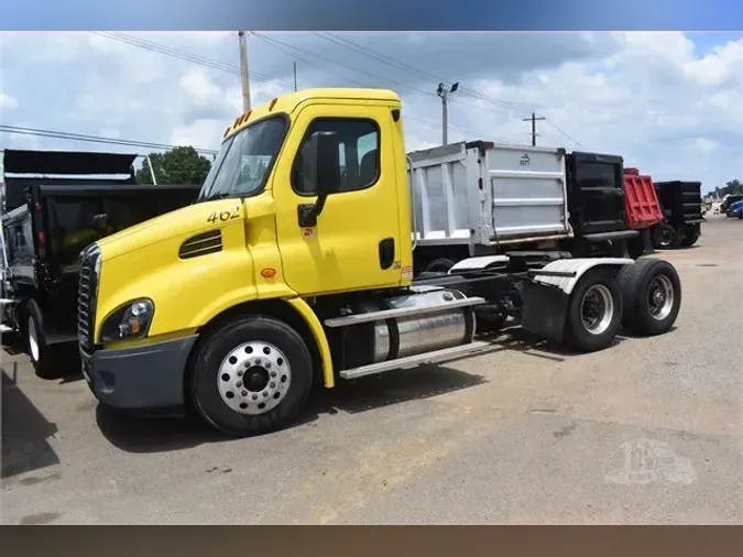 2015 FREIGHTLINER CASCADIA 1131b140874ff1a3986143a4310f4ccd7fb