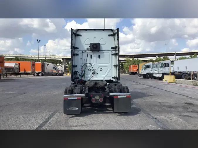 2022 Freightliner Cascadia 1261b15edf88ee4526f3b9c2a055e82810a