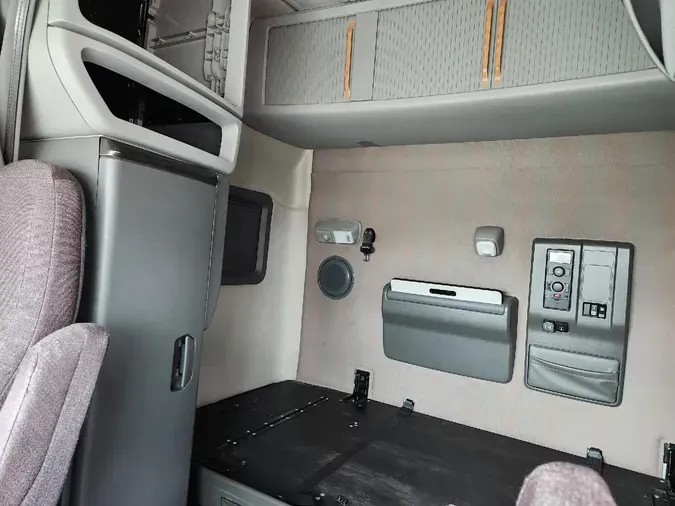 2021 VOLVO VNL64T7401b19138e66fc819145325f4bc3f91417