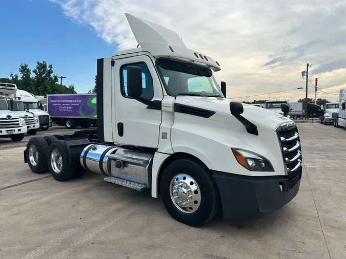 2018 FREIGHTLINER CASCADIA 126