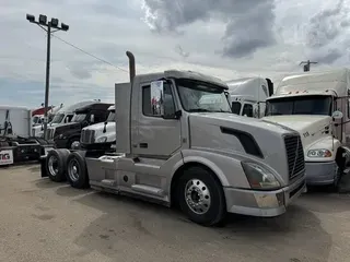 2015 VOLVO VNL62T300