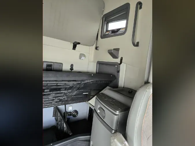 2021 VOLVO VNL64T760