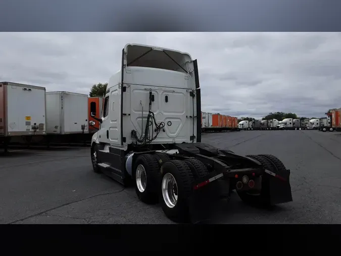 2021 Freightliner Cascadia 126